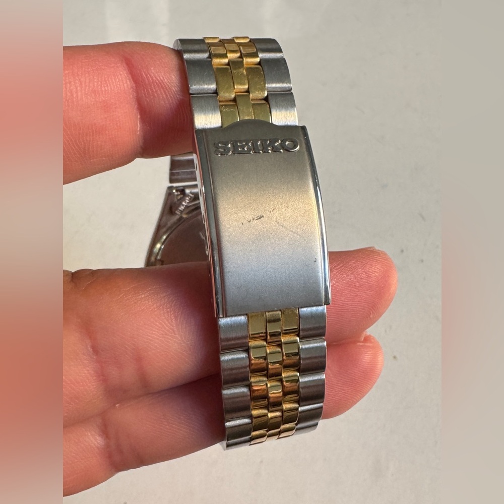 Seiko Two-Tone Silver and Gold Men's Watch - Picture 12 of 12